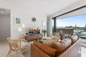 Image of Gorgeous 3-Bed Apartment with City Views