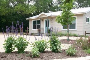 Image of 2 Bedroom House, Covered Porch, Yard, Grill, So. Austin, Clean & Spa-like!
