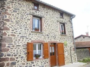 Image of Charming Village House with Private Courtyard, Near Allier Gorges and Marquis de La Fayette's Birthplace