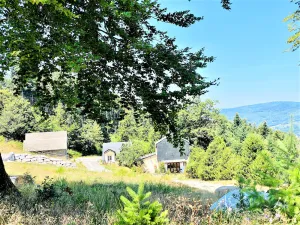 Image of \"Cabanot\", a charming house in the heart of nature for a real break.