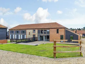 Image of Skylark Barn-Uk31354