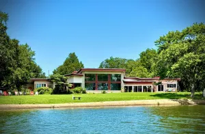 Image of Laid-Back Lakefront Luxury Near Bay & Beach: Welcome To Wiseacre!