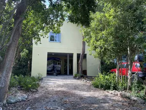 Image of Great house at walking distance from the ocean. Key Largo-Tavernier.