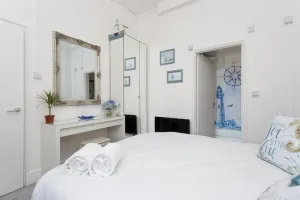 Image of Dockyard Dreams - Close To Gunwharf!