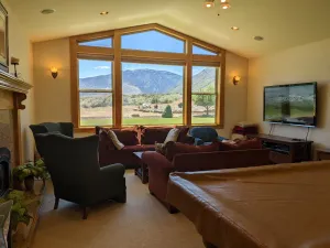 Image of Relaxing Sierra Sunrise Family Getaway w\/ EV Level 2 Charger - 4 bdrm 3 1\/2 bath