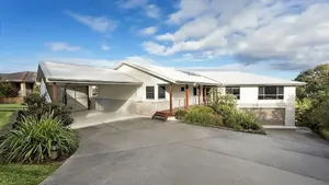 Image of Relax and Escape, Sleeps 9, Walk to Beach