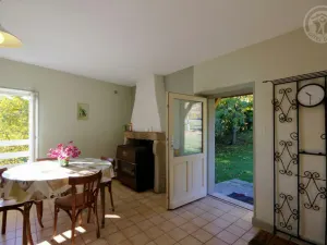 Image of Charming Cottage with Fireplace, Garden & EV Charging - Pet Friendly!