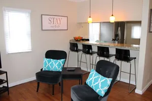 Image of Walk to Downtown Royal Oak - Quiet neighborhood - Cozy 2 Bed 1 Bath Bungalow