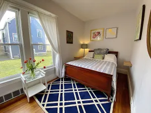 Image of Sunny Full House in ♥ of Five Points, Self Check-In