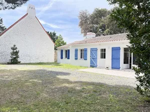 Image of Cozy 3BR House 900m from Plage des Dames, BBQ, Terrace, Parking, Pets Allowed