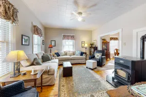 Image of Dog-friendly Colonial across the street from the beach with shared basketball
