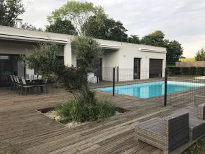 Image of Superbly equipped single-storey villa with heated, secure swimming pool and no neighbors.