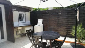 Image of T2 4 beds renovated and air-conditioned large terrace in Hyères by the beach