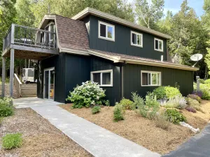 Image of Beautiful Vacation Home On Lake Huron - WiFi, Beach Fire Pit, Bridge View