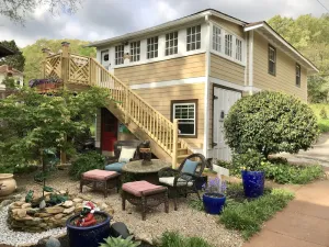 Image of Bear House 1890, Lilly's Loft, Delightful, Upgraded amenities, Walk to Cafes