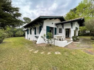 Image of Charming 4-Bedroom Beach House with Garden, 150m from the Shore