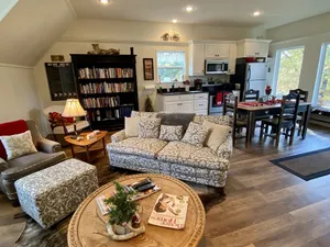 Image of HUMMINGBIRD NEST HIDEAWAY LOFT:  East Texas Spiritual Retreat & Country Resort