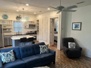 Image of Private guest apartment minutes from beach