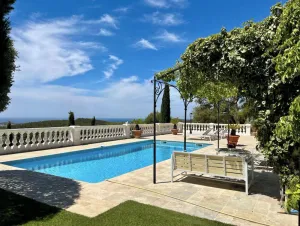 Image of Prestigious villa, swimming pool and breathtaking view