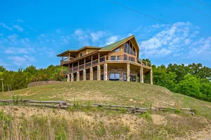 Image of Spectacular Cabin - Lakefront and Mountain Views