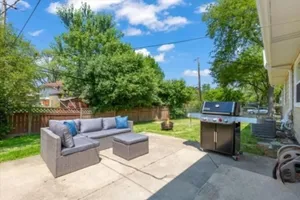 Image of Huge 4BR w\/ Yard | Sleeps 8 | LCP Collection