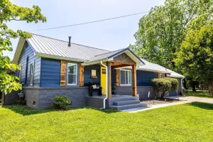 Image of Inviting, Clean, Comfortable Spacious 3\/2 Home in Maryville