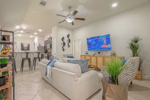 Image of Houston\/IAH Galore: Free Parking, 7 Beds, Sleeps 10, Wi-Fi & 10 Mins from IAH!