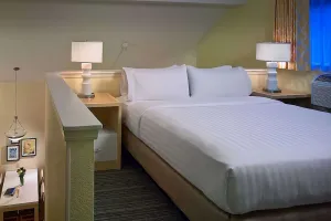 Image of Easy Access to Cleveland Hopkins In'tl Airport! FREE Parking, Outdoor Pool!