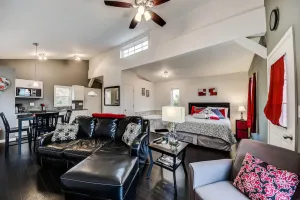 Image of ESCAPE THE CITY! Cozy Lakeview Treehouse Retreat-Your Private Paradise