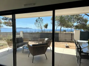 Image of T4 waterfront at Les Pins Penchés!
