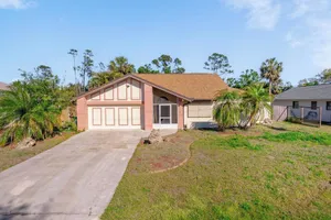 Image of Spacious Vacation Getaway on Canal close to Beach