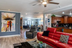 Image of 30% Disc 5-23 to 6-3 Luxe Home w\/ Modern Vibe! King Bed, Jacuzzi, Fire Pit, BBQ+