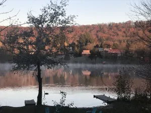 Image of 5BR\/2.5BA Lakefront w\/hot tub, pool table, fire pit