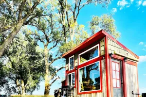 Image of Adorable (Teeny!) Tiny House, Beautiful Views