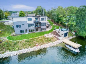 Image of Executive Lake House and Golf Retreat overlooking the main lake