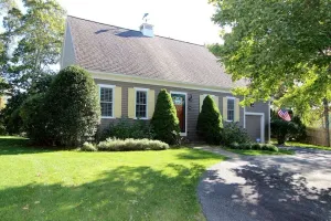 Image of Stunning 3BR Home - Close to Town & Beaches (2159)