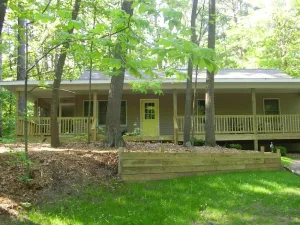 Image of Hilltop Cottage in Pentwater Village