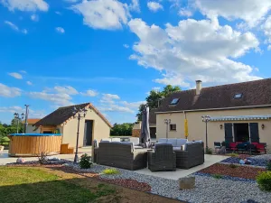 Image of Charming 3-Star Cottage Near Le Mans with Hot Tub, Parking, and Family-Friendly Amenities