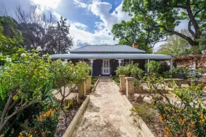 Image of Perfect Location for Leisure or Business - Right in the main street