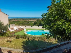 Image of Stone cottage on an active wine-growing estate
