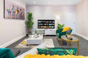 Image of Elegant & Spacious 2BR London Hideaway- King Bed, Sleeps 6 - Parking- Instant Book- 20 Percent Off Limited Time!