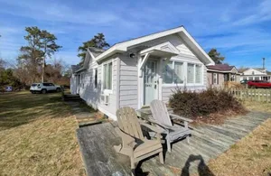 Image of Salty Sailor - 2BR , close to Memorial Park Pet friendly LINENS AND TOWELS
