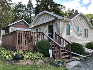 Image of Cozy Lake House with a beautiful view of Lake Koshkonong