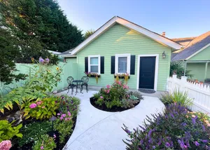 Image of New! Charming Cottage in Seaside Village Walk to Beach,Food,Coffee, Farmers Mkt.