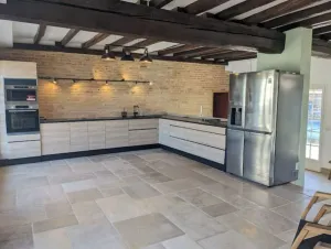 Image of Maison Avec Grand Jardin, Piscine et Jacuzzi