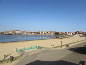 Image of Appartement Avec Grande Terrasse Face au lac Marin