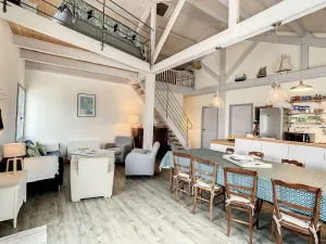 Image of Comfortable house in a quiet location between downtown and the beach!