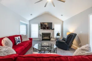 Image of JAN\/FEB discounts avail-We love pets! 6ft fenced in backyard and pet amenities.