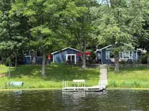 Image of 3BR, 2Bath, fire pit and bar on full Rec 5 Lake chain- pontoon