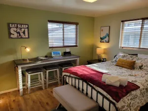 Image of Cozy SLC 2BR\/1BA, Full Kitchen, Dog Friendly, Large Yard 🐶, Easy Canyon Access!